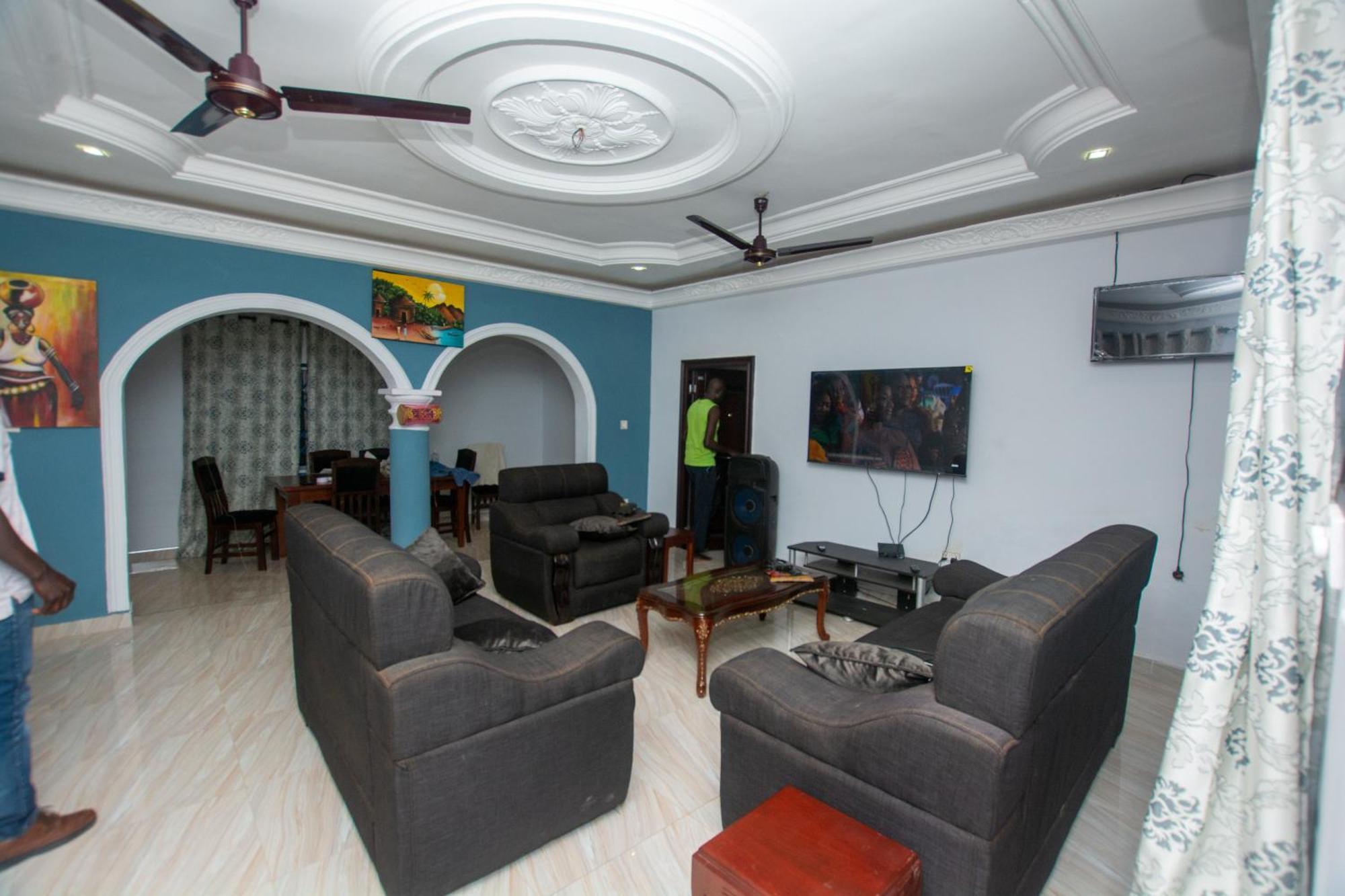 Yaa Asantewaa Inn Ejisu ภายนอก รูปภาพ